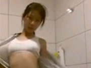 순수한 소녀 목욕